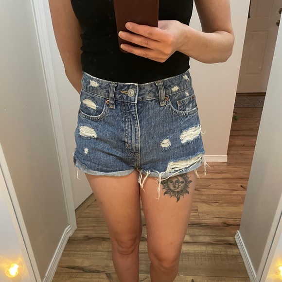 High Waisted H&M Denim Shorts - Fits like a 0! - Picture 4 of 5